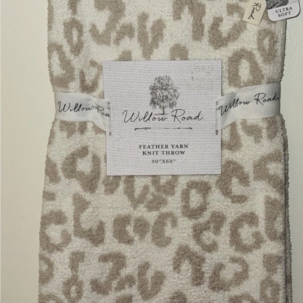 Willow Road Leopard Print Knit Throw NWT